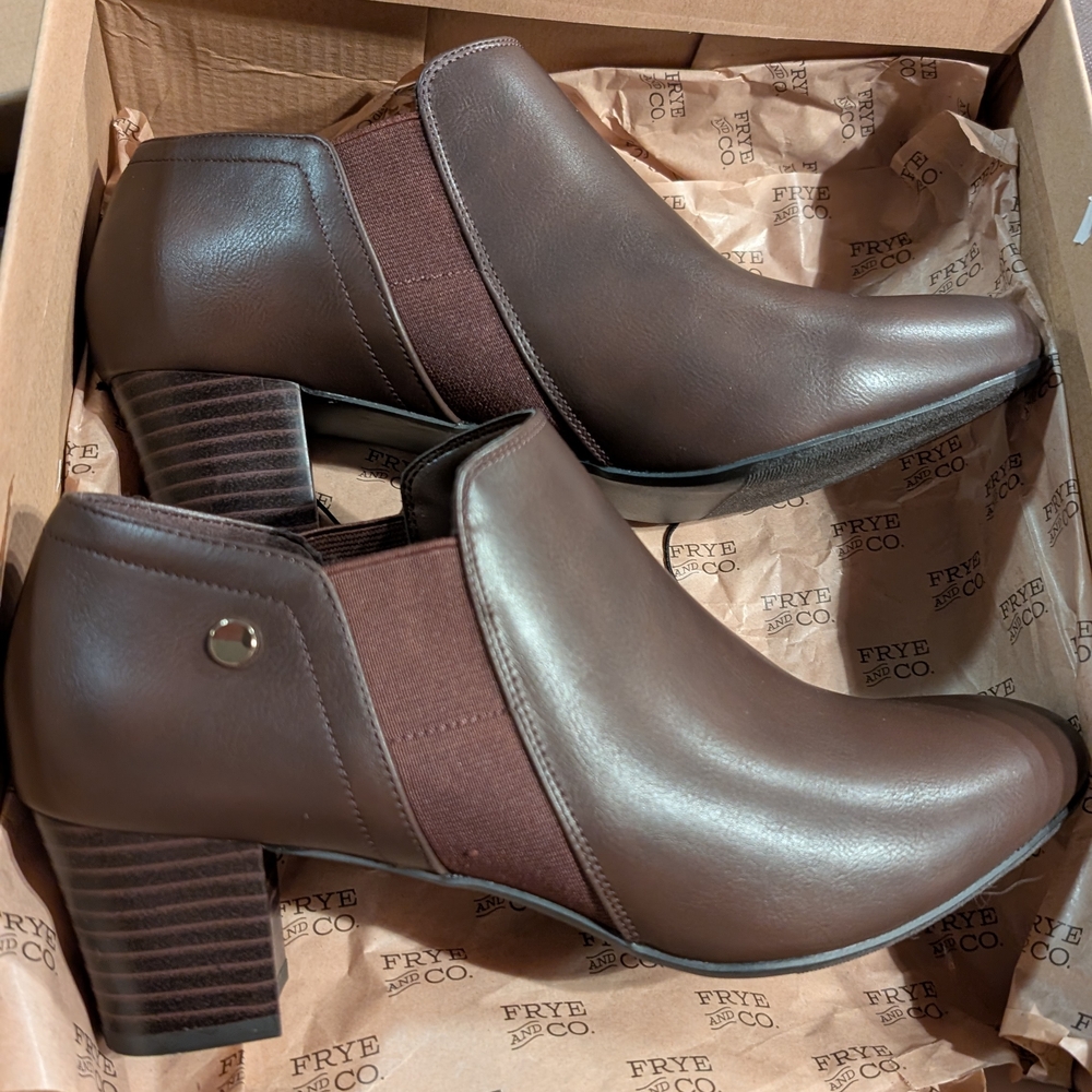 Frye & Co Brown Chelsea Ankle Boots Block Heel Women’s Size 9.5